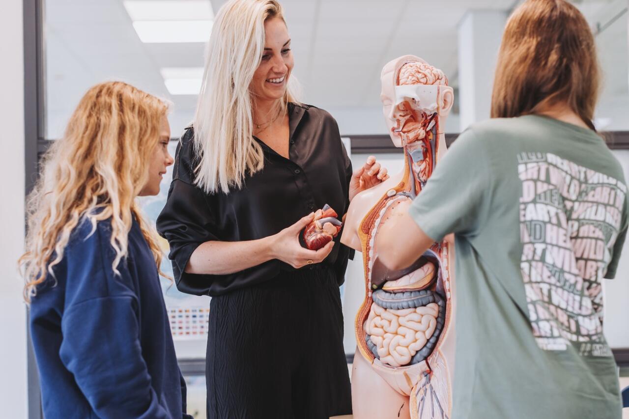 Kruisweg_docent en menselijk lichaam 